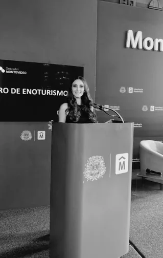 Angie López Travaglini en un evento de enoturismo