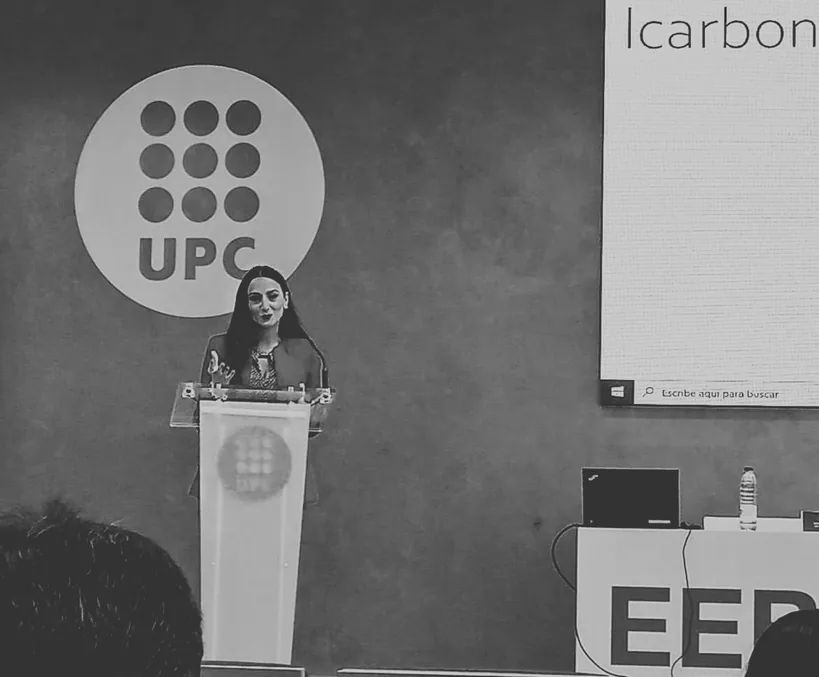 Angie López Travaglini en una universidad
